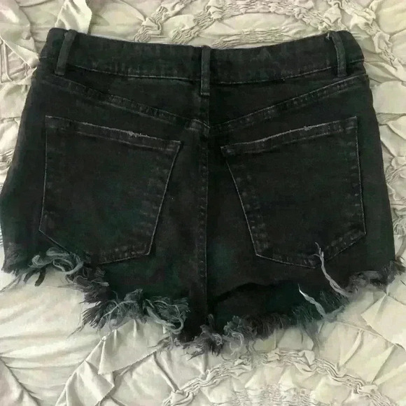 Zara High Rise Shorts in Black - Picture 2 of 4